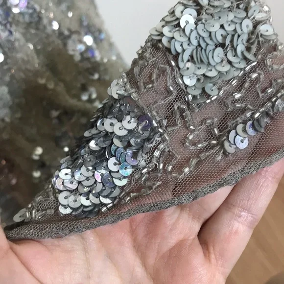 MacDuggal Lattice Sequin Long-Sleeve Gown nude sparkles size 4 - Picture 13 of 14